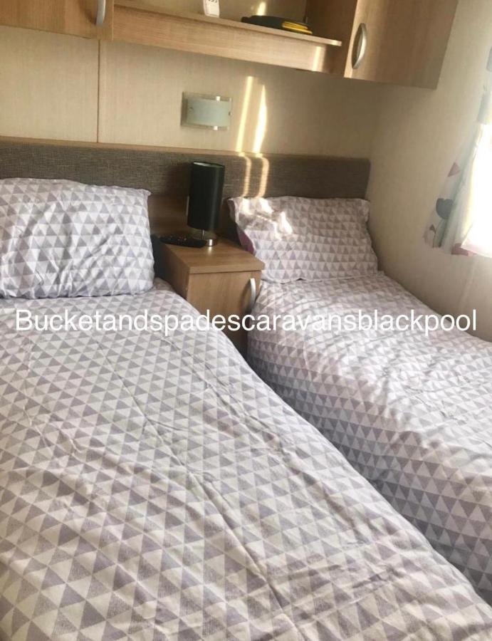 Blackpool Caravans Marton Mere エクステリア 写真