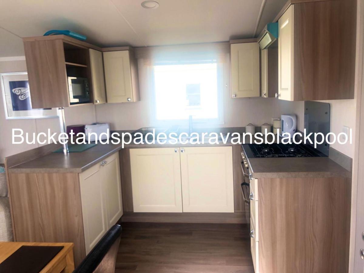 Blackpool Caravans Marton Mere エクステリア 写真